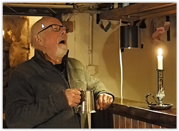 I Källaren De Tre Förgyllda Svinen - Det Lysnade Sällskapet Par Bricole I Sundsvall